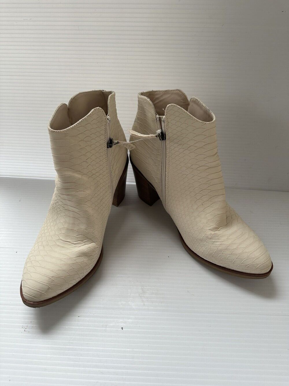 Maurices Everly Cream Snakeskin Ankle Boot Womens Size 11